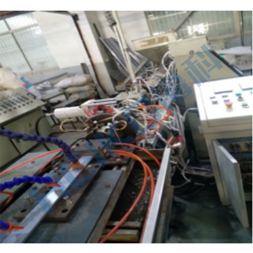 單柱換網(wǎng)器PC異型材生產(chǎn)線2 單柱換網(wǎng)器PC異型材生產(chǎn)線2